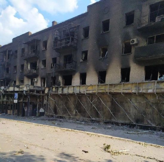 У Сєвєродонецьку бої тривають вже у промзоні: Гайдай розповів про "вкрай важку" ситуацію на Луганщині