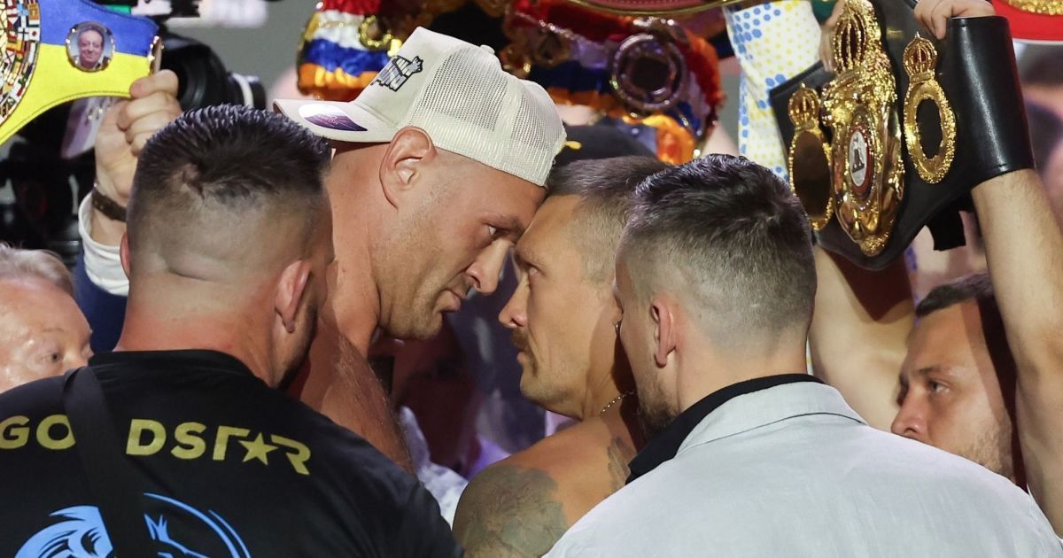 Усик – Ф'юрі / Фото: @queensberrypromotions @roundnboutmedia