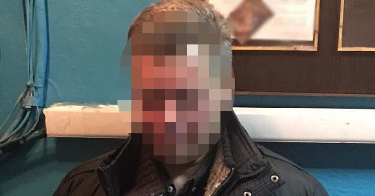 В метро Киева пьяный мужчина напал на полицейского
