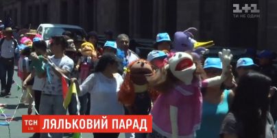 Ко Дню кукольного театра в Мехико состоялся парад марионеток