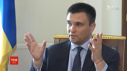 Кумедний випадок: у МЗС заявили, що плагіату в промовах Зеленського та Порошенка не було