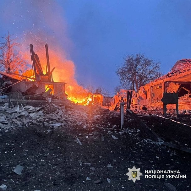 Россияне нанесли удар управляемой авиацией по селу Шестаково Чугуевского района. / © Национальная полиция Украины