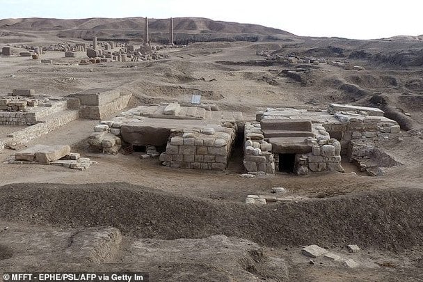 На фото зображено місце, де було розкопано гробницю / © MFFT-EPHE/PSL/AFP via Getty Im