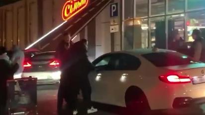 Из-за паркоместа для инвалидов во Львове произошел скандал