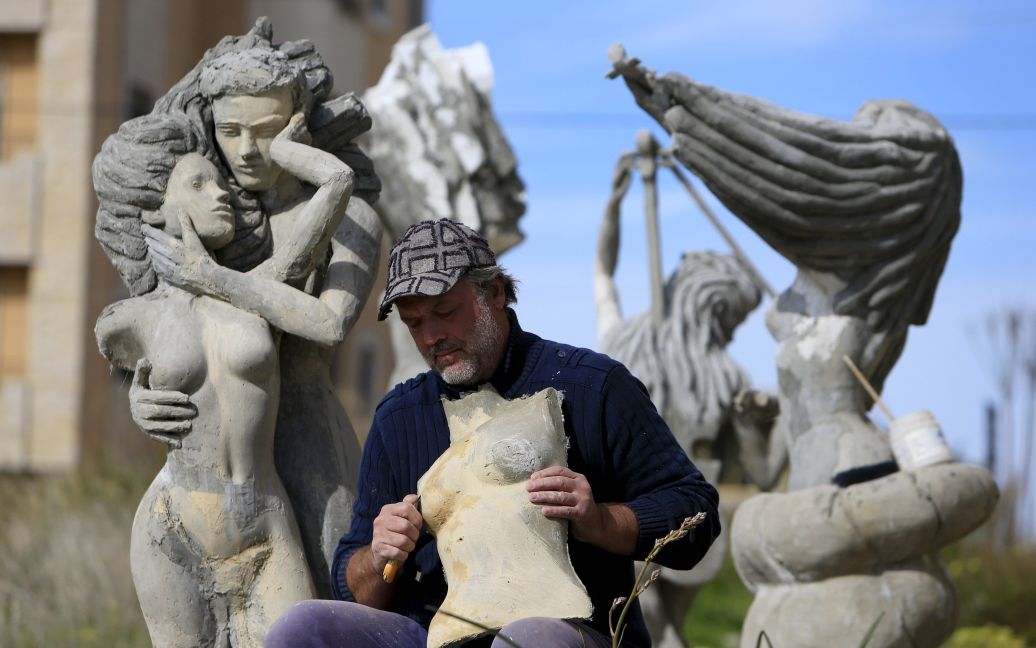 Украинец создал музей под открытым небом. / © Reuters
