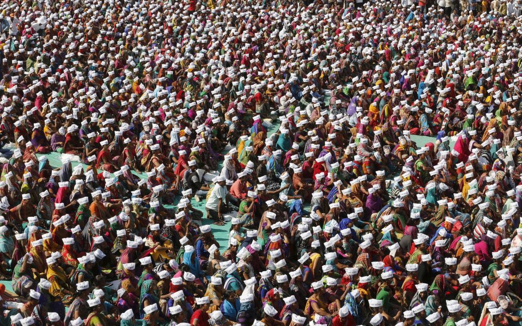 Члены общины патель участвуют в акции протеста в городе Махесана, Индия. Тысячи членов общины провели акцию протеста с требованием предоставления больших преференций их касте. / © Reuters