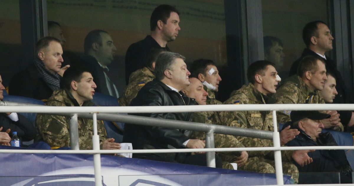 Порошенко освистали
