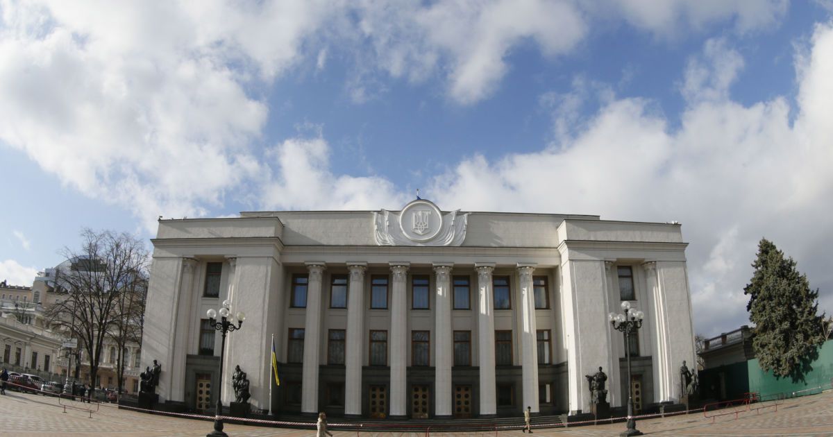 Рада продлила особый статус отдельных районов Донецкой и Луганской областей