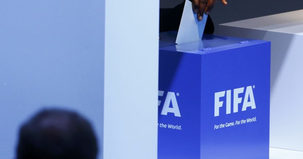 Вибори президента ФІФА переходять у другий тур
