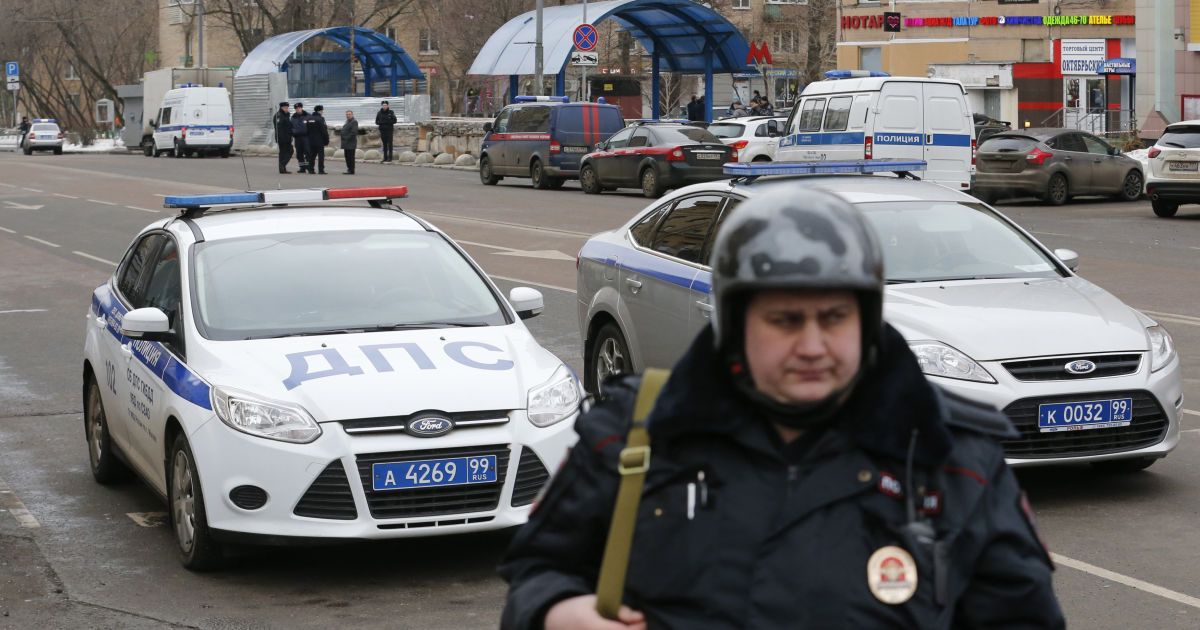 Свидетели рассказали подробности о женщине с отрезанной головой ребенка у метро в Москве