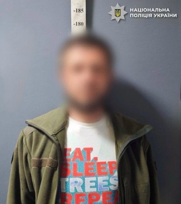 Чоловік стріляв просто у дворі житлових будинків у Дніпровському районі  / © Поліція Києва