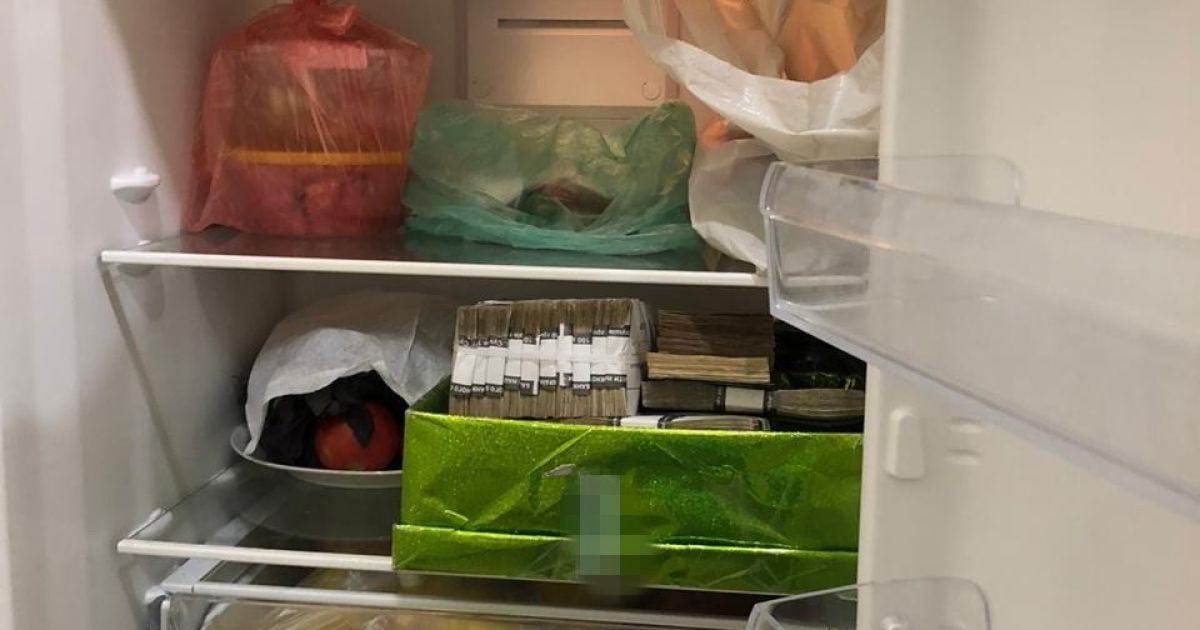 Керівники-корупціонери "Укрзалізниці" ховали вкрадені мільйони в холодильнику поруч із лимонами