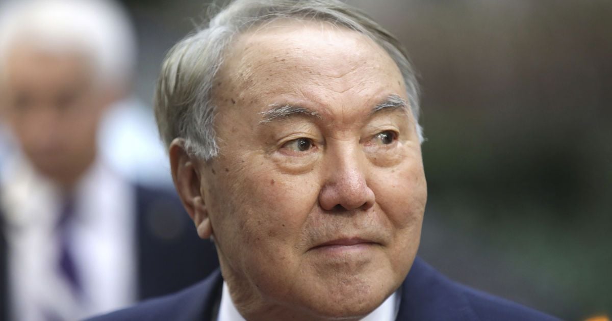 Назарбаев перед отставкой позвонил лидерам пяти стран. Официально его решение не огорчило лишь Кремль