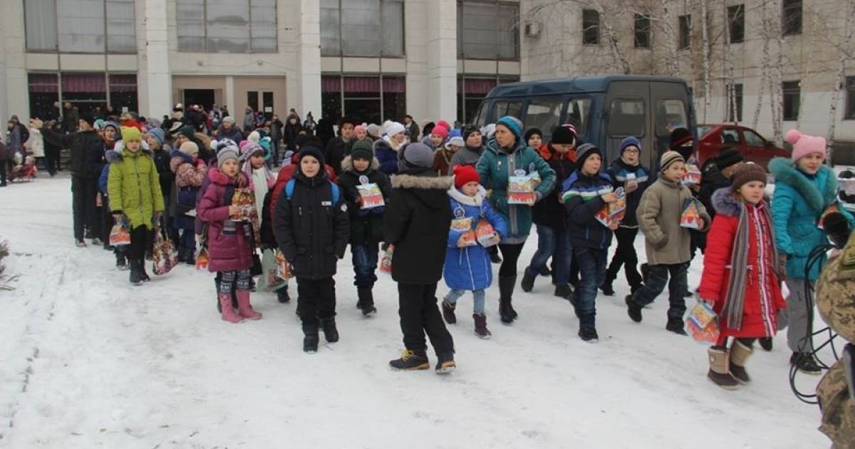 Дети получили подарки