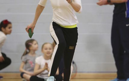 Бег с препятствиями и игра в теннис: герцогиня Кембриджская развлекается в Шотландии