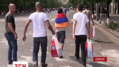 В Ереване продолжается третий день противостояния