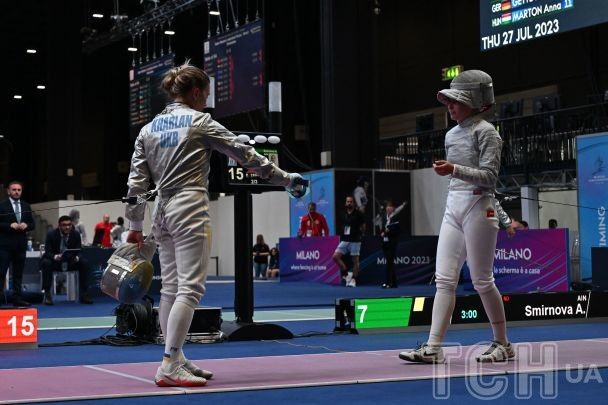 Ольга Харлан отказывается пожать руку сопернице / © Getty Images