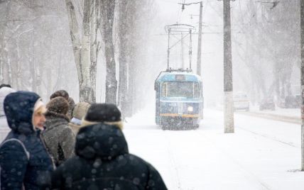 Третій день снігового "апокаліпсису": величезні кучугури у Миколаєві та обледеніла Херсонщина