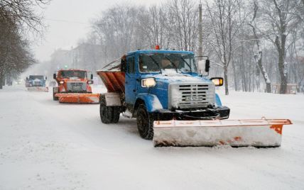Из-за сильного снегопада в Киев ограничат въезд транспорта