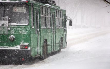 В Украине без света из-за снежной непогоды остаются 150 населенных пунктов