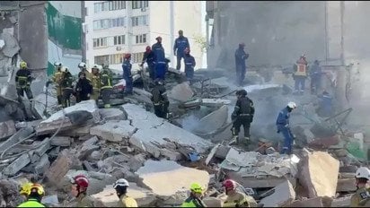 Ракетний удар по Дарниці: зруйновано 18 квартир у 9-поверхівці, під завалами шукають людей