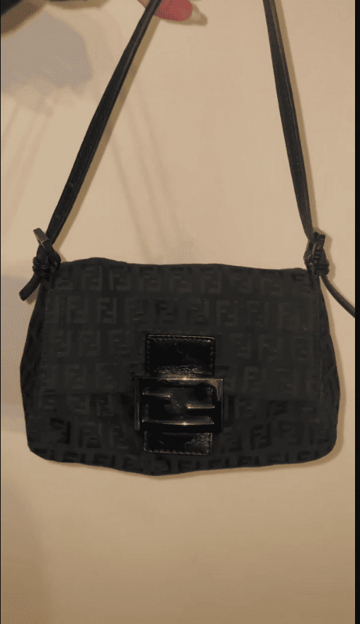 Сумка, яку жінка знайшла на секонді / © mirror.co.uk