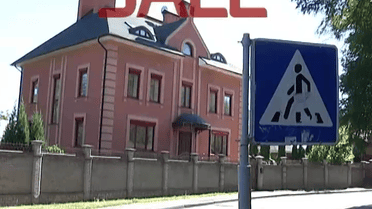 Як журналісти торгувалися за будинок Януковича