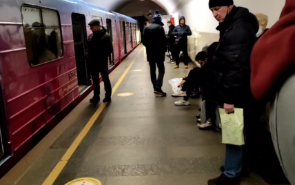 У Києві не працює червона гілка метро: станції загерметизували