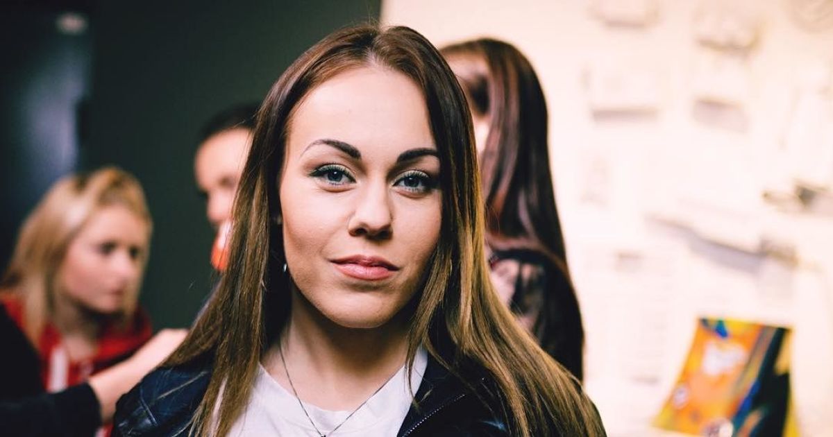 Певица Alyosha откровенно рассказала про свои непростые отношения с братом