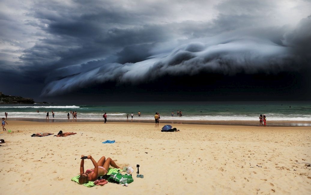 Рохан Келли "Грозовой фронт на Bondi Beach" / © Reuters