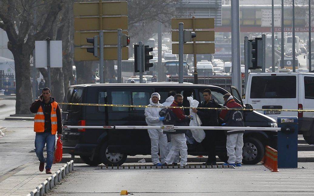 Силовики работают на месте взрыва / © Reuters