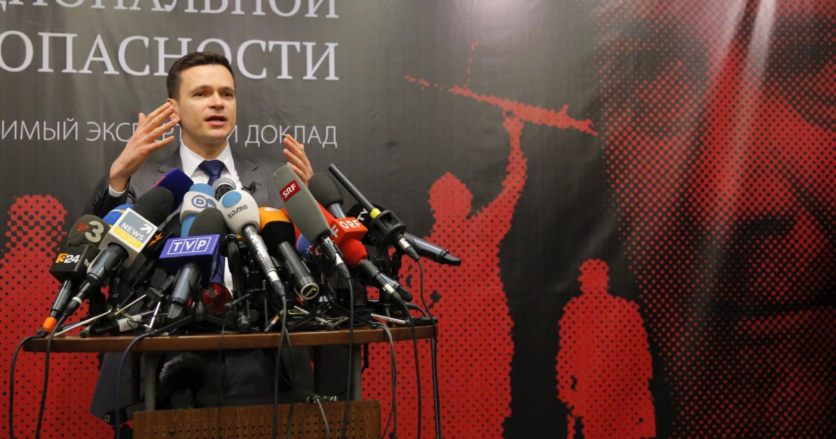 Смотрите онлайн доклад Яшина о Кадырове как угрозе нацбезопасности России