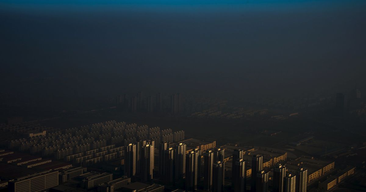 Zhang Lei &ldquo;Туман в Китае&rdquo;. Город Тяньцзинь на севере Китая окутан туманом. / © Reuters