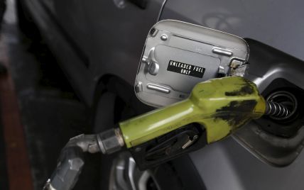 В зависимости от АЗС на литре бензина можно сэкономить или переплатить три гривны. Средние цены