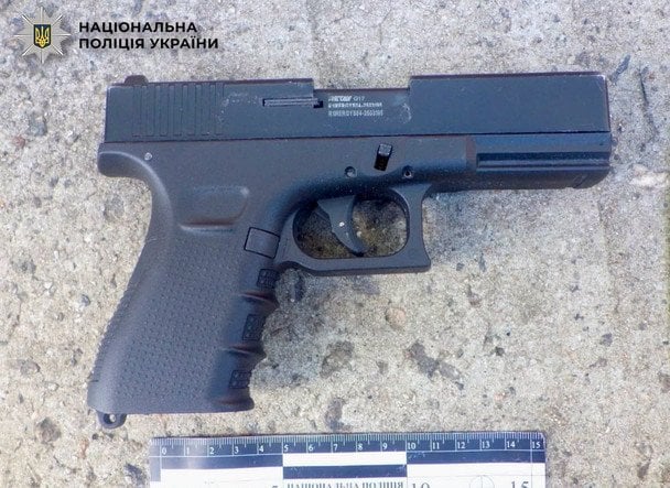 Пістолет, вилучений у п’яного стрільця / © Поліція Києва
