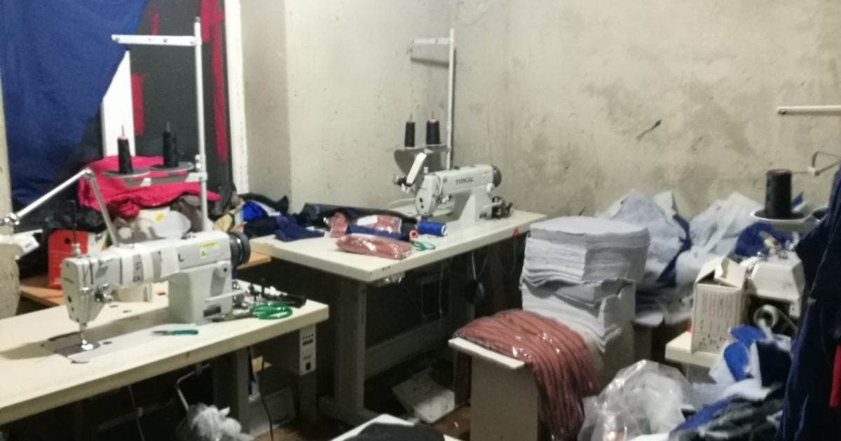 На Одещині нелегалів змушували шити одяг у підпільних цехах