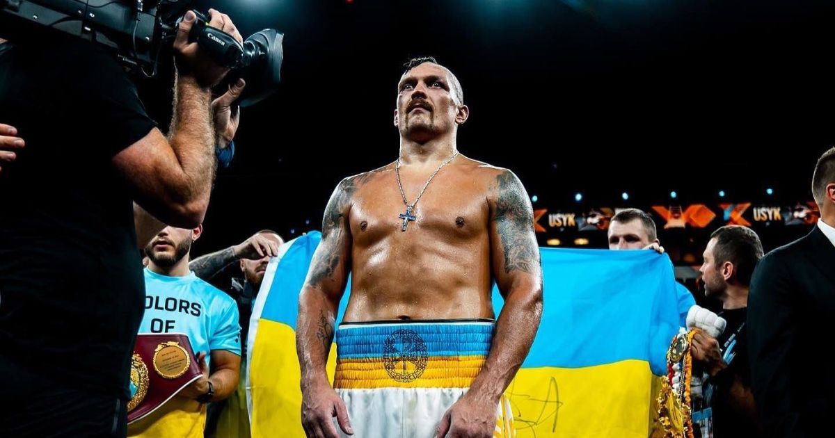 Чемпион мира по боксу в сверхтяжелом весе по версиям WBO, WBA, IBO и IBF Александр Усик