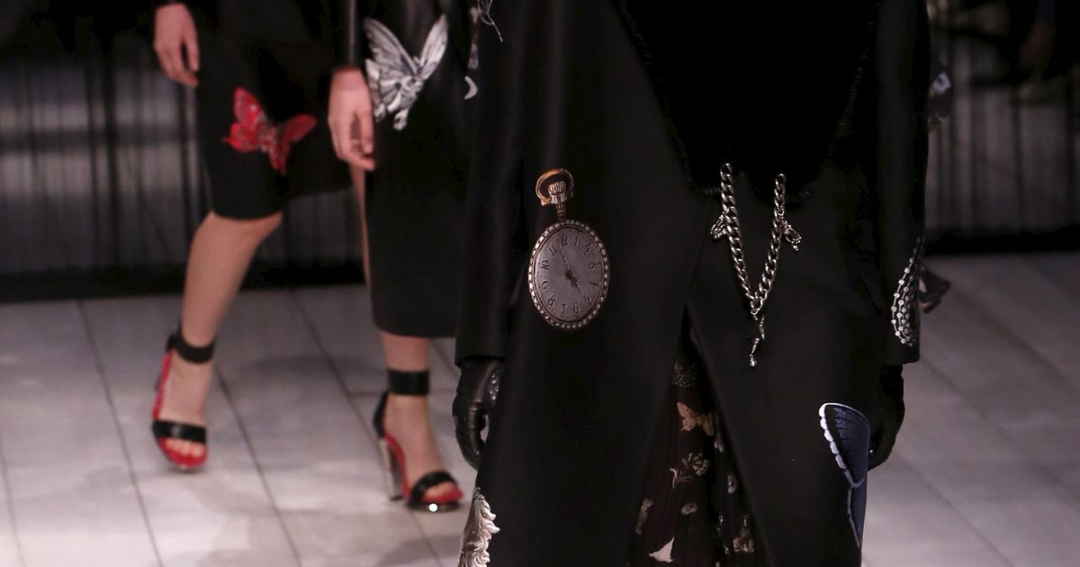 Показ коллекции Alexander McQueen сезона осень-зима 2016-2017 на Неделе моды в Лондоне