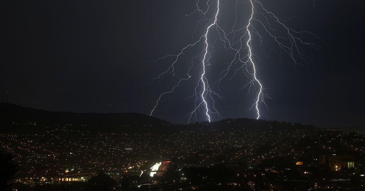 За тиждень - 60% місячної норми опадів: у Києві синоптики прогнозують залпові грозові дощі