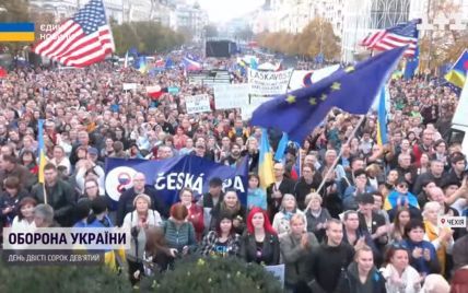 В Праге десятки тысяч человек собрались на митинг для поддержки Украины