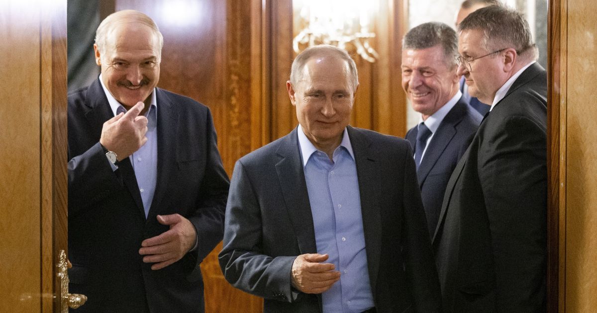 Путін переговорив з Лукашенком телефоном у його день народження і домовився про зустріч у Москві