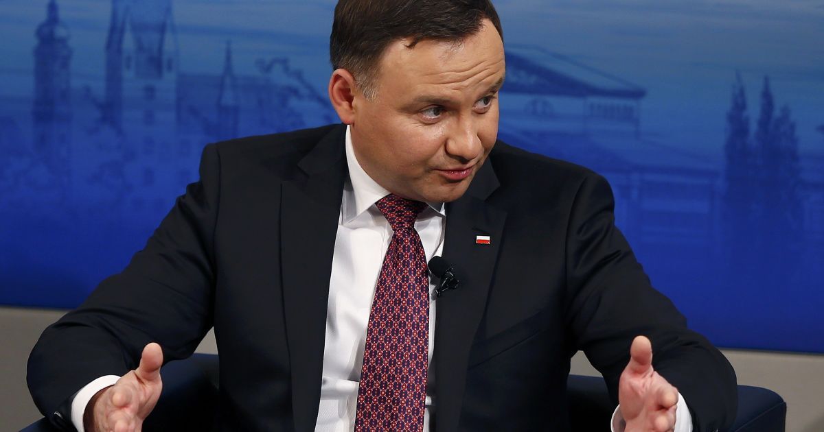 Лимузин с президентом Польши попал в ДТП