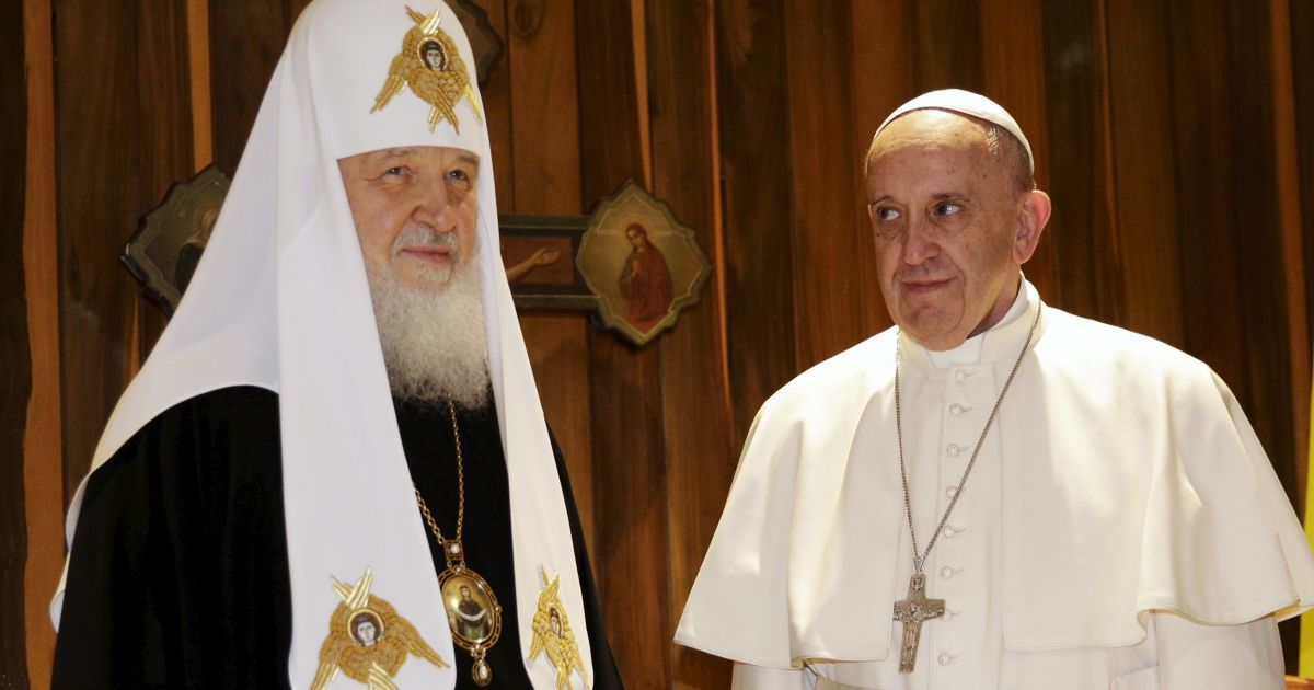 Папа Римский и патриарх Кирилл во время встречи на Кубе. Впервые за 1000 лет встретились главы католической и православной церквей. / © Reuters