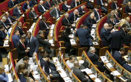 Рада может объявить недоверие правительству во время заседания - Луценко