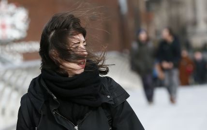 В Украине бушует штормовой ветер и ожидаются дожди со снегом