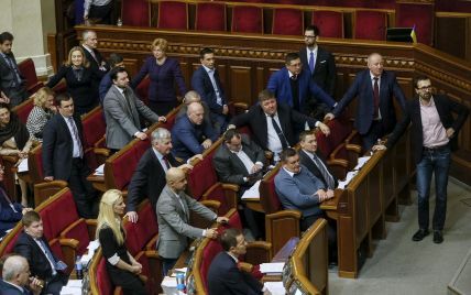 День после блицкрига правительства Яценюка: депутаты делают эмоциональные заявления в Раде