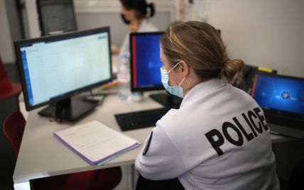 Во Франции вооруженный мужчина, одетый как ниндзя, напал на женщин-полицейских