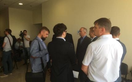 Шуфрич с родственниками и адвокатом прибыли в суд
