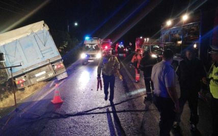 Жуткая авария в Румынии. Микроавтобус набитый людьми на полном ходу влетел в фуру