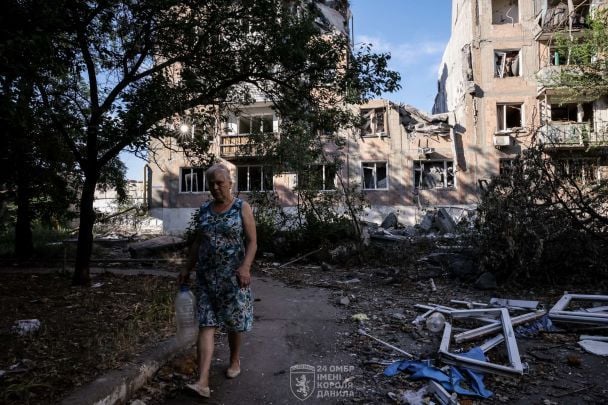A local resident of Toretsk. Photo of the 24th Separate Mechanized Brigade named after King Danylo